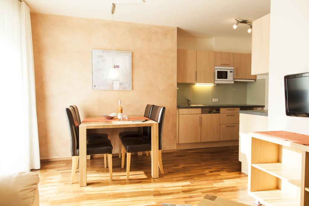Haus Sonneneck - Ski In & Out Sankt Anton am Arlberg Habitación foto