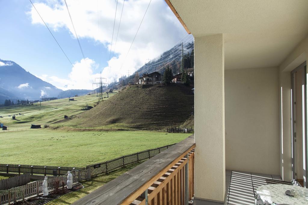 Haus Sonneneck - Ski In & Out Sankt Anton am Arlberg Habitación foto